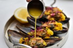Le-cozze-ripiene-di-riso-allo-zafferano-di-Lokanta-1741