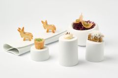Amuse bouche: l'Asinello vietrese e la Crostatina con ragu di totanetti di paranza spuma di patate e polvere di capperi