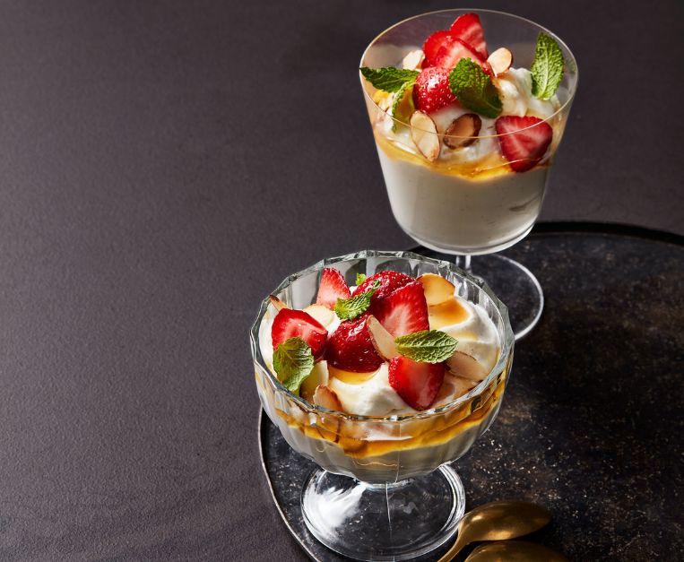 Mousse di ricotta e miele con fragole
