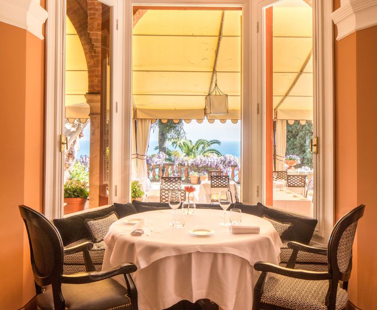 La sala del Nove, ristorante di Villa della Pergola, Alassio (ph. Matteo Carassale)