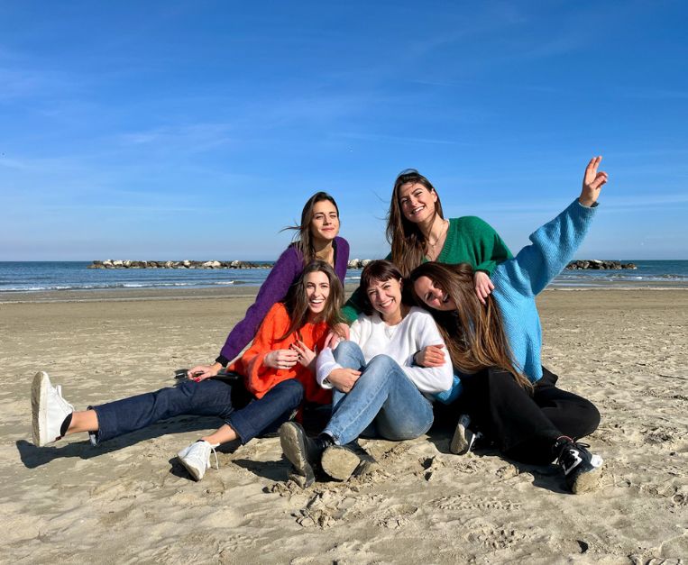Le fondatrici di Mariscadoras Srl sulla spiaggia di Rimini