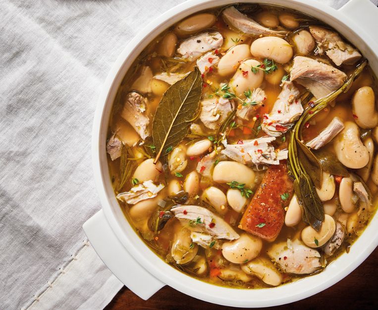 Fagioli corona stufati con Parmigiano Reggiano e tacchino