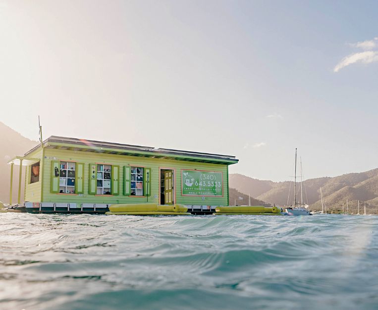 Il Lime Out, ristorante galleggiante nel Coral Harbor di St. John