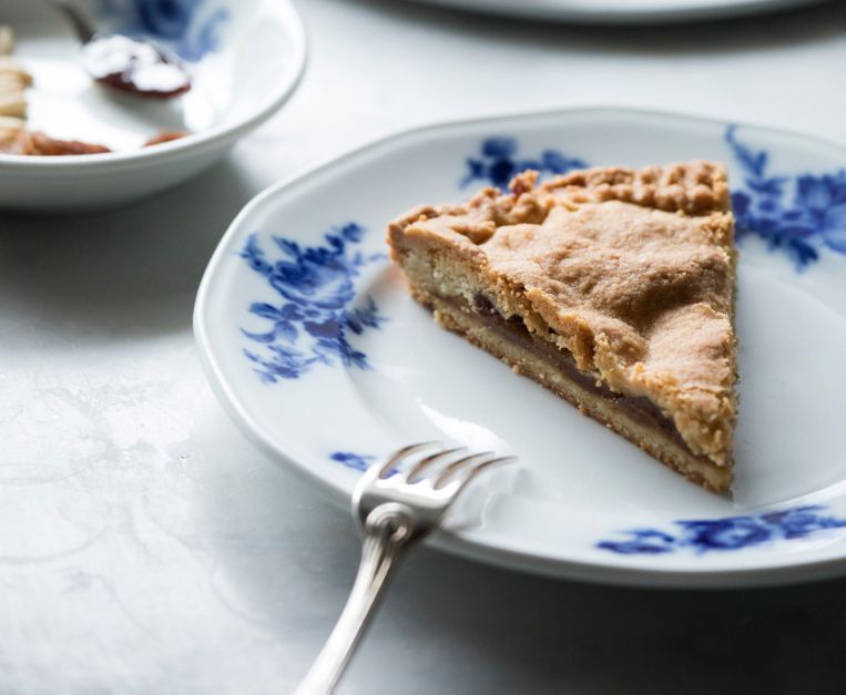 Crostata di frolla con confettura di albicocche