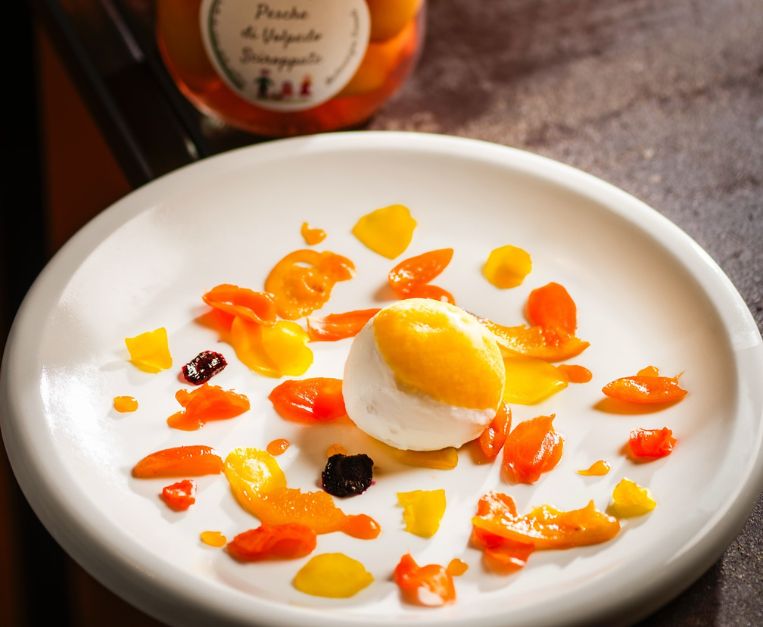 La pesca di Volpedo in un dessert
