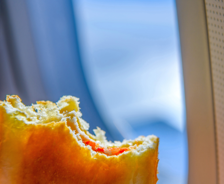 quali-cibi-si-possono-portare-in-aereo-bagaglio-stiva-mano