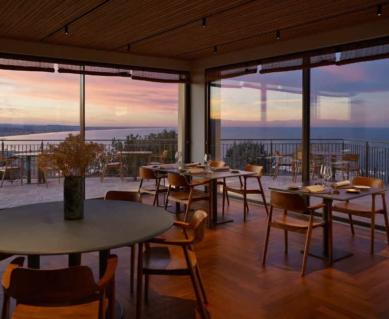 La sala del ristorante Dalla Gioconda all'ora del tramonto