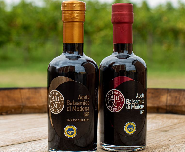 Due bottiglie di aceto balsamico di Modena Igp