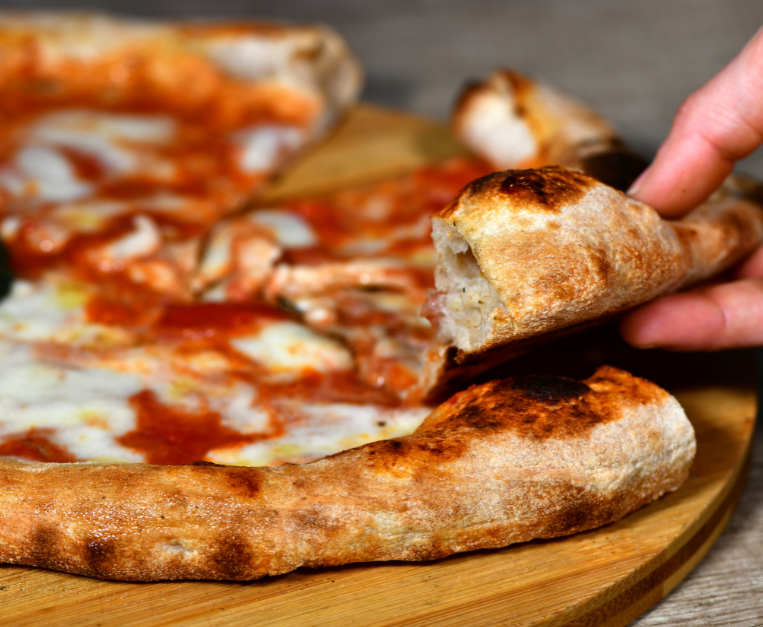 fior-di-latte-o-mozzarella-su-pizza-scelta