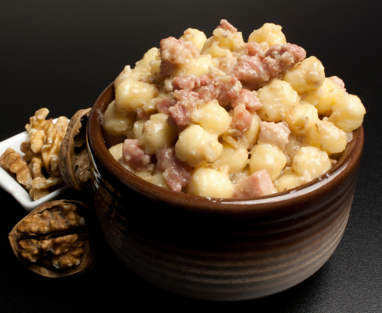 gnocchi-con-speck-noci-e-gorgonzola