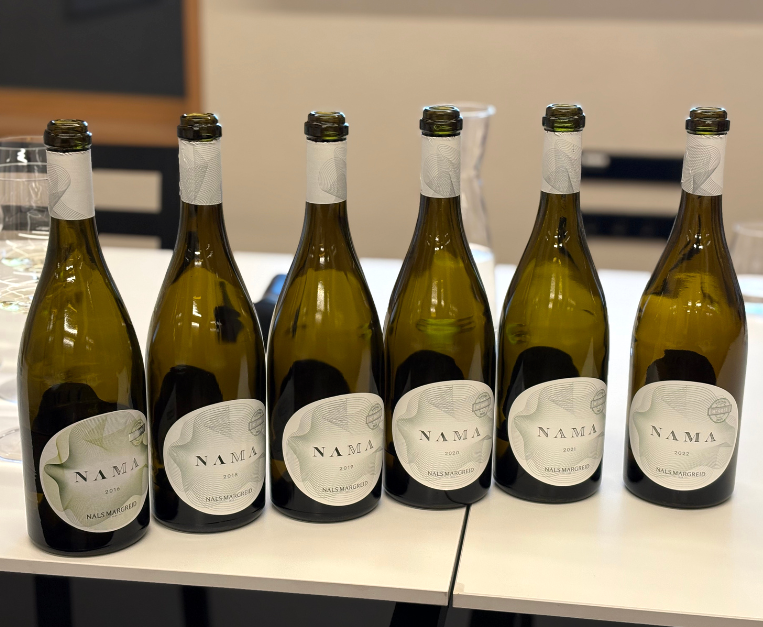 Gottfried Pollinger, while the winemaking management is entrusted to Harald Schraffl