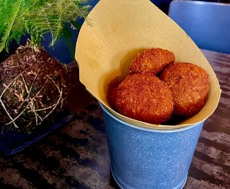 ratana-milano-cesare-battisti-menu