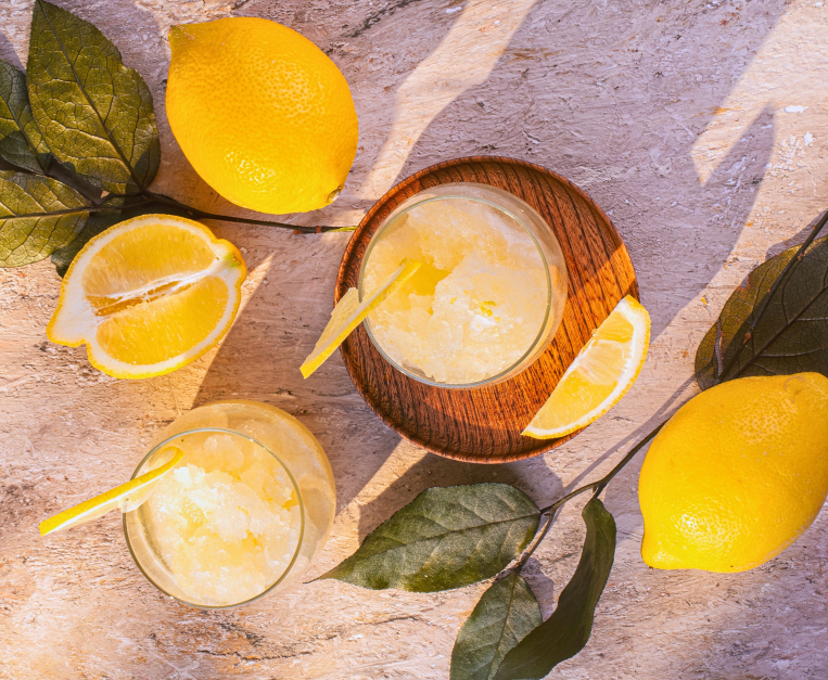 Gelato al limone (ph. Shutterstock/hlphoto)