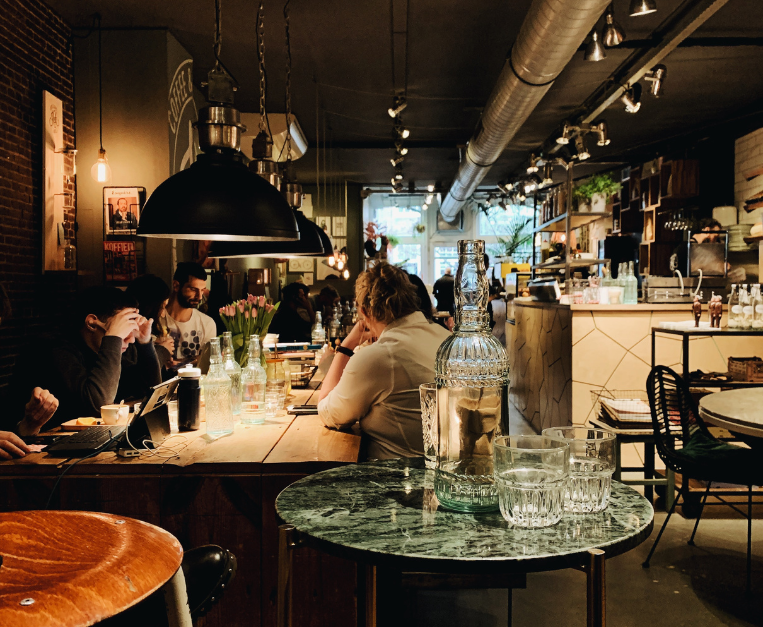 nuova-legge-recensioni-online-ristoranti-hotel-italia