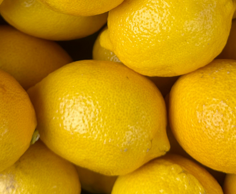 limoni-lucidi-supermercato-buccia-non-edibile