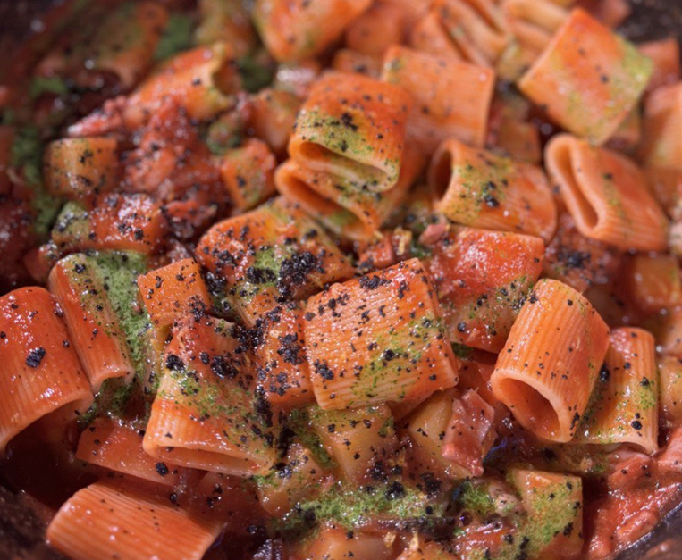 mezzi-paccheri-con-ragu-di-totani-e-patate