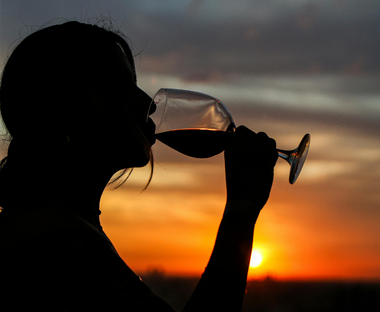 gen-z-consumi-alcol-indagine-iwsr-2026
