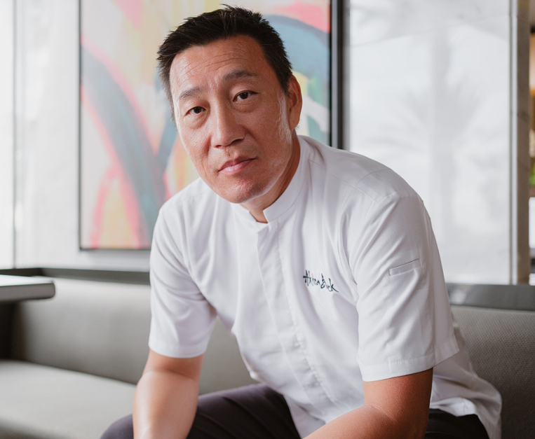 lo chef Akira Back