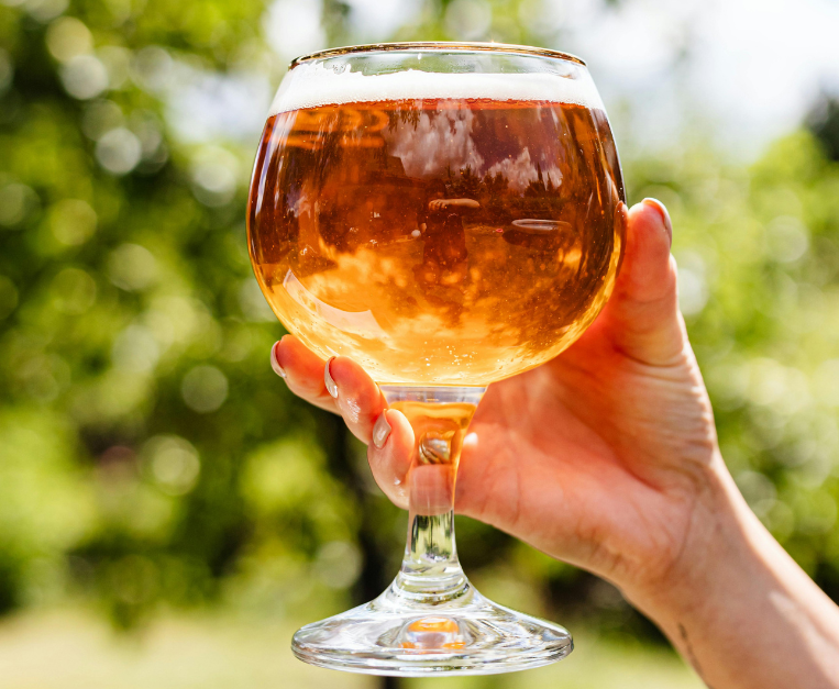 birra-doppio-malto-falsi-miti-colore-schiuma-lattina