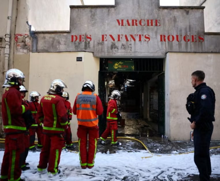 incendio-marche-enfants-rouges-parigi-mercato-coperto