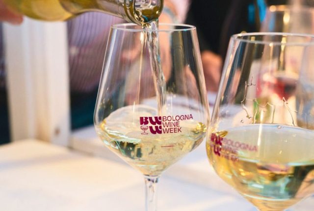 Dal 5 all'11 maggio la città delle due torri ospita un evento del vino diffuso per il suo centro