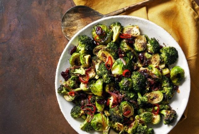 Cavoletti di bruxelles e broccoli in agrodolce