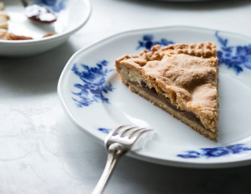 Crostata di frolla con confettura di albicocche