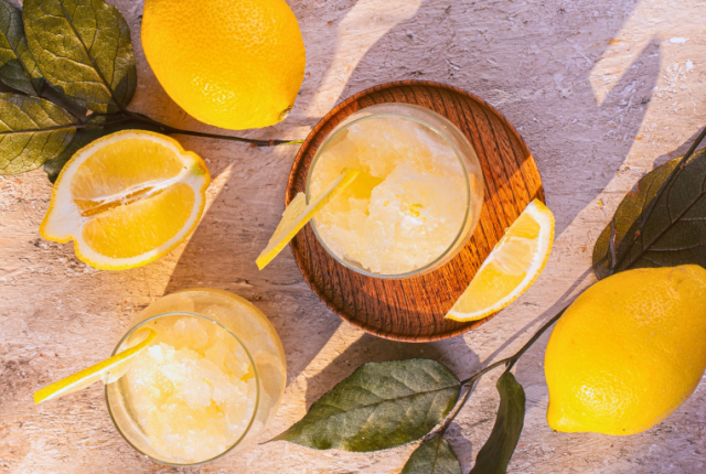 Gelato al limone (ph. Shutterstock/hlphoto)