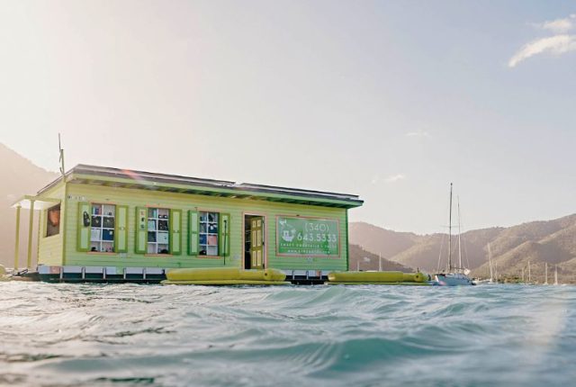 Il Lime Out, ristorante galleggiante nel Coral Harbor di St. John