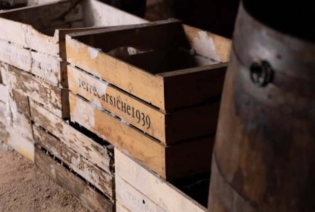 L'affinamento di vino all'interno delle Grotte di Castellana