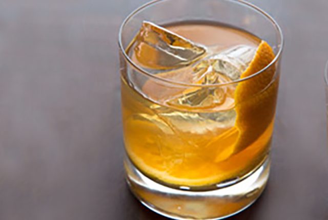 Maple bourbon smash cocktail (ph Michhael Turek)