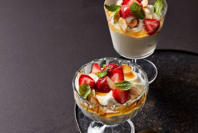 Mousse di ricotta e miele con fragole