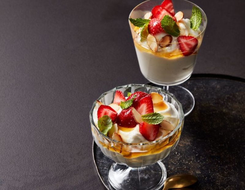 Mousse di ricotta e miele con fragole