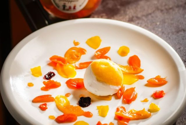 La pesca di Volpedo in un dessert
