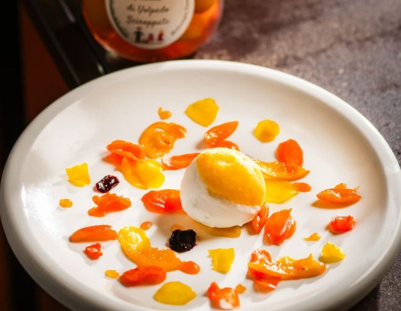 La pesca di Volpedo in un dessert