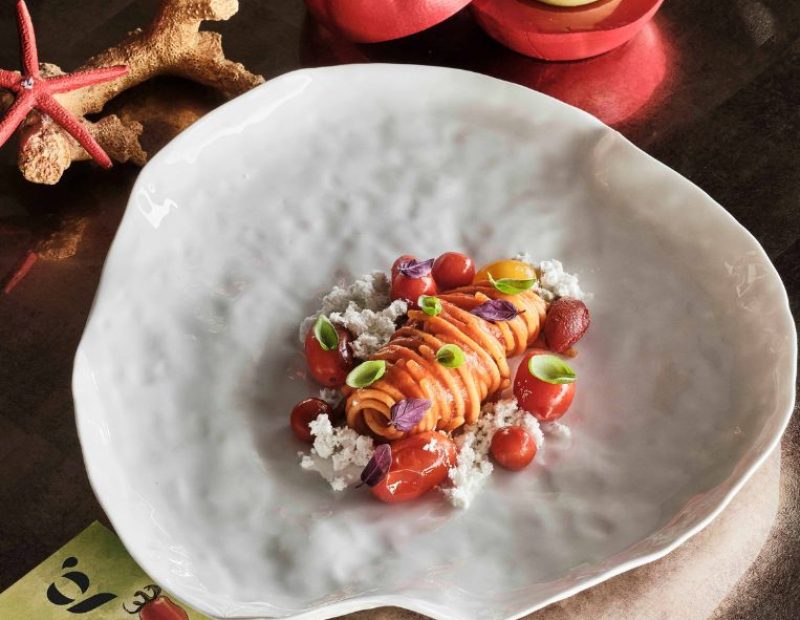 [Pomod&rsquo;Oro], spaghettone di Gragnano lgp con pomodori campani in diverse variet&agrave; e consistenze un acclamato signature dello chef dal percorso degustazione &ldquo;Since 2018...&rdquo;