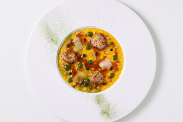 Risotto allo zafferano, midollo gratinato, lardo, gremolada, jus di vitello