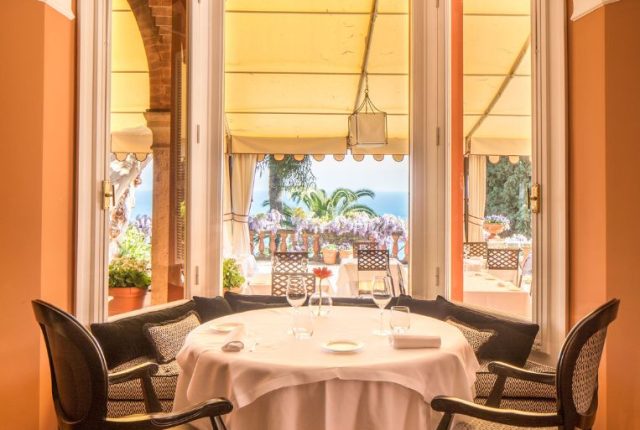 La sala del Nove, ristorante di Villa della Pergola, Alassio (ph. Matteo Carassale)