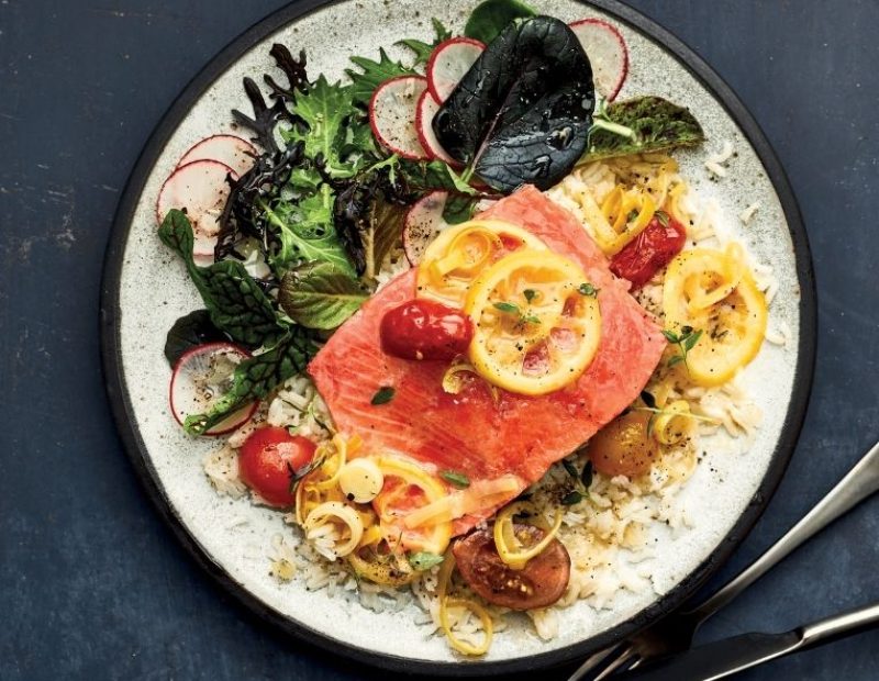 Salmone in umido con porro al burro e limone