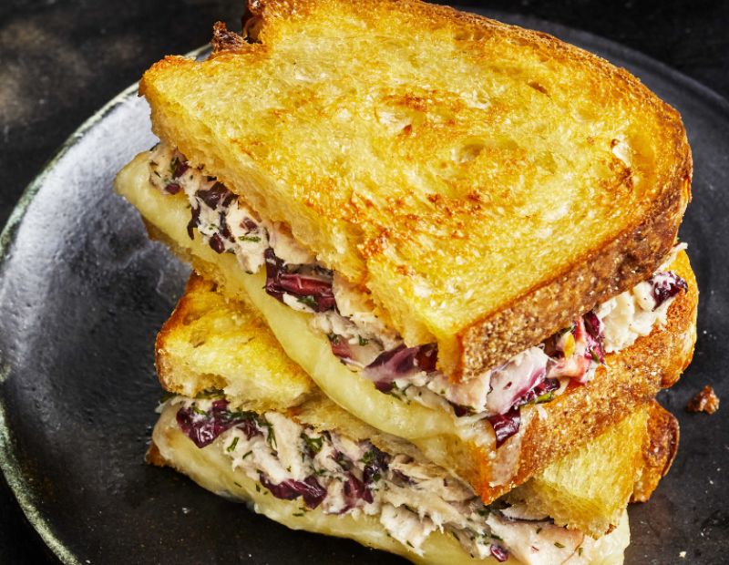 Ricetta dei Toast filanti al tonno e radicchi in agrodolce