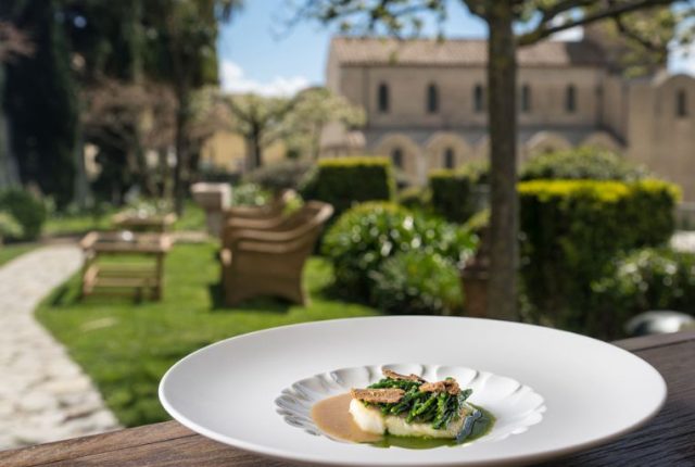 Trancio di rombo alla mugnaia, asparagi di mare e bottarga di tonno rosso di Cetara