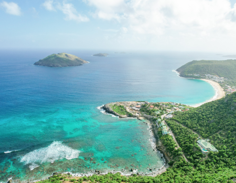 Una panoramica di Cheval Blanc St-Barth ai Caraibi ph. Oliver Guy