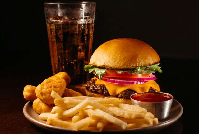 cibo-spazzatura-costi-sanitari-alimenti