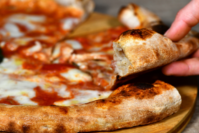 fior-di-latte-o-mozzarella-su-pizza-scelta