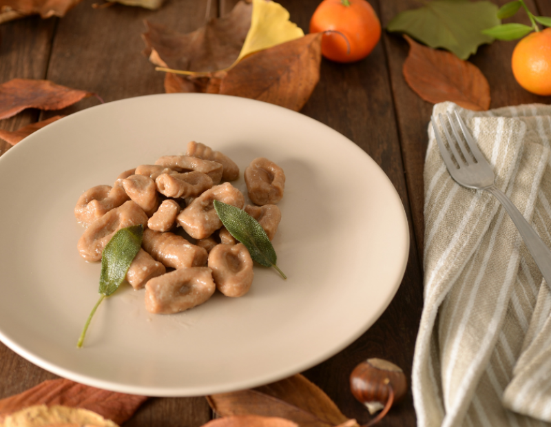 gnocchi-di-castagne-profumati-con-burro-aromatico-e-nocciole-tostate