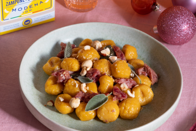 gnocchi-di-zucca-burro-salvia-e-cotechino