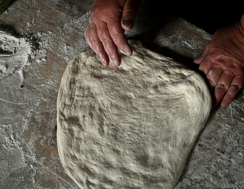 impasto-pizza-si-ritira-teglia-cause-soluzioni-perche