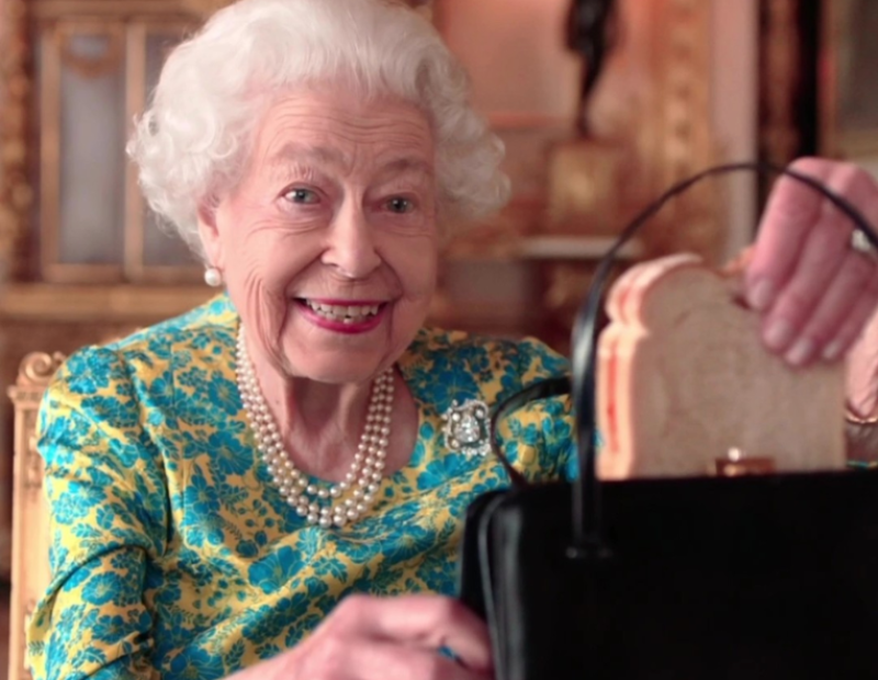 jam-penny-regina-elisabetta-100-anni