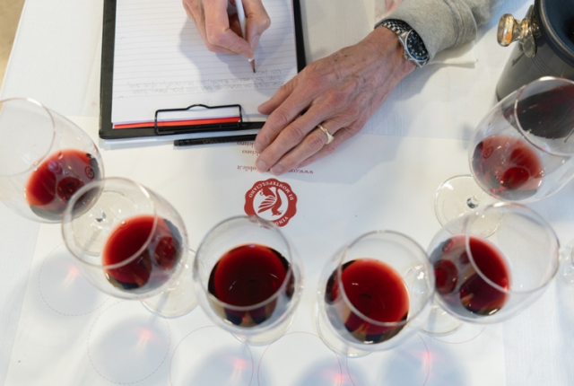 le-pievi-nel-calice-e-il-nobile-di-montepulciano-alla-sua-ora-piu-attesa