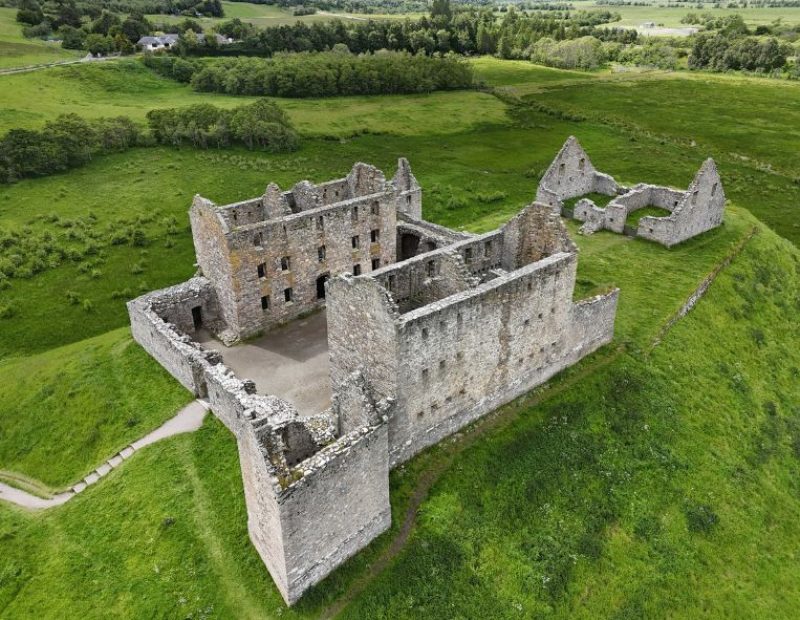 le suggestive rovine della Ruthven Barracks nel Cairngorms National Park, sulla strada per Inverness (ph. John KinsellaShutterstock.com)